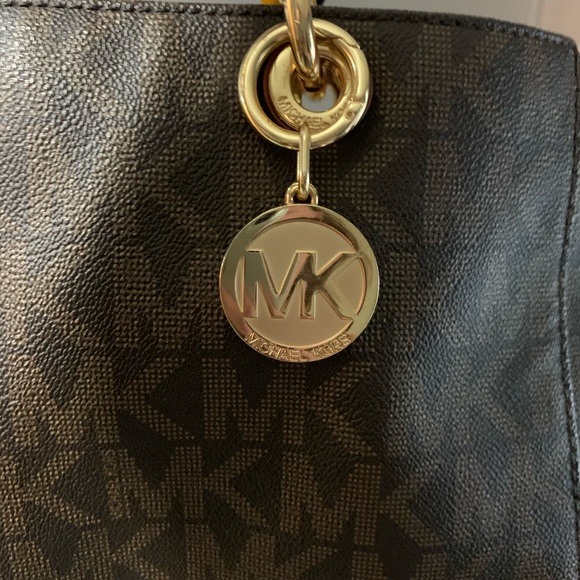 MK Purse - Picture 7 of 7